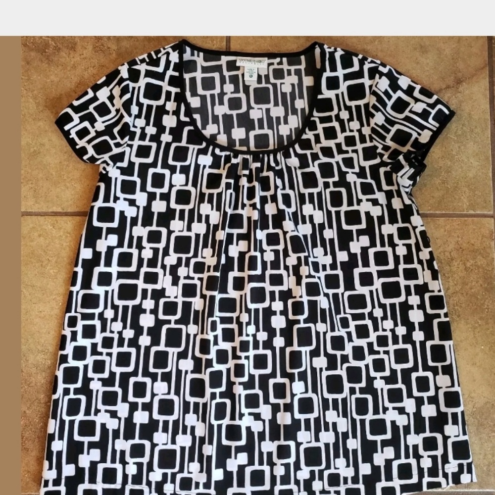 Motherhood Maternity Top Size Medium  EUC